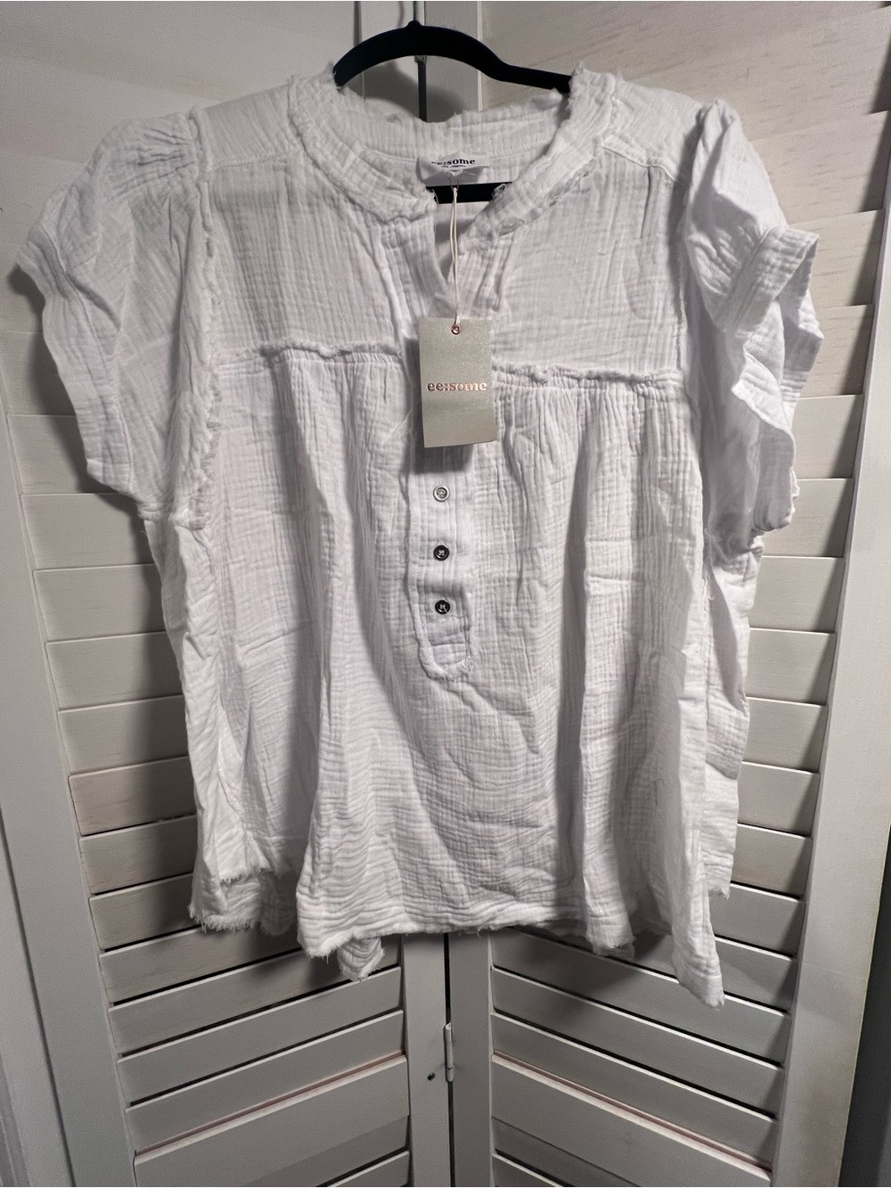 eesome White Short-Sleeve Cotton Gauze Henley